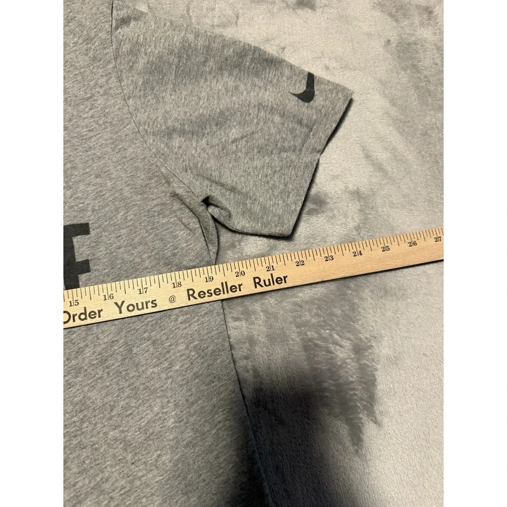Nike T-Shirt Mens Large Gray Sets Machine Dri Fit Athletic Workout Tee